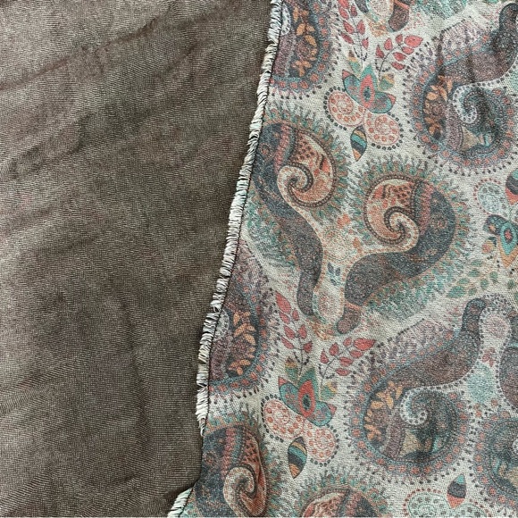 Hörst Double Sided Floral and Paisley Pattern Wrap Around Scarf - Picture 4 of 11